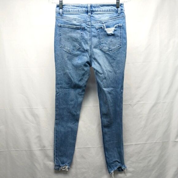 Tinseltown 7 Distressed Skinny Leg 5 Pocket Lightwash Stretch Denim Jeans 28W.. - Picture 3 of 10